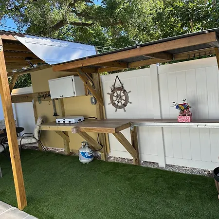 Studio Apartment 5 Minutes From Beach St. Petersburg Exterior photo