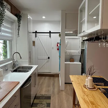 Studio Apartment 5 Minutes From Beach St. Petersburg Exterior photo